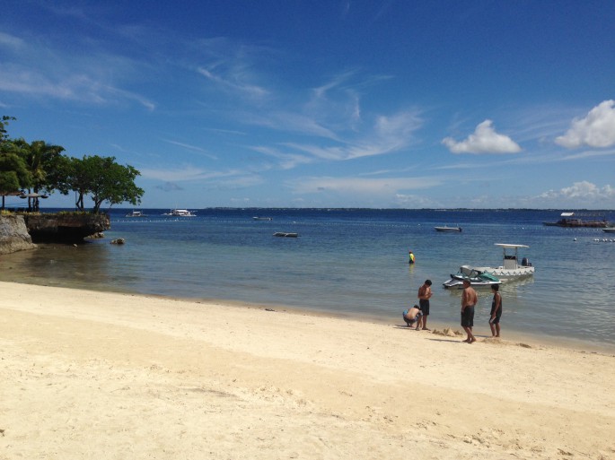マクタン島のビーチ