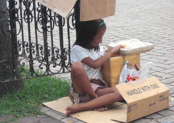 フィリピンのストリートチルドレン