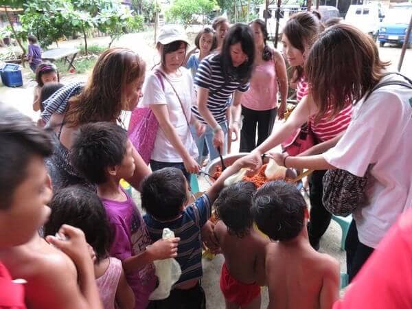 海外ボランティアの大学生
