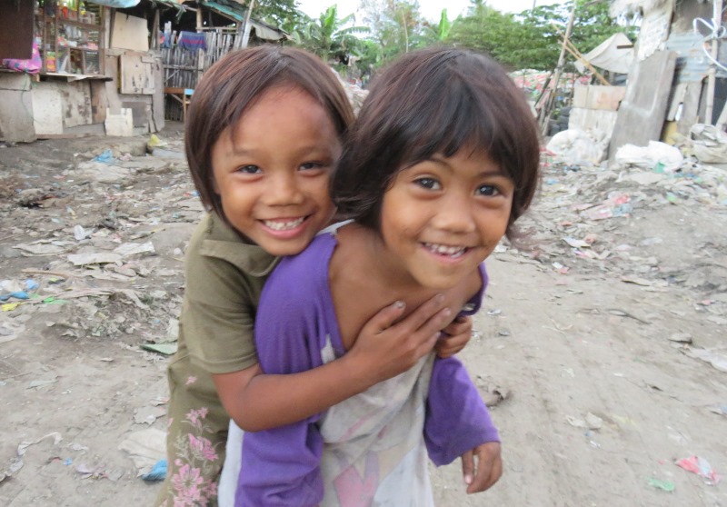 フィリピン セブのゴミ山の子ども