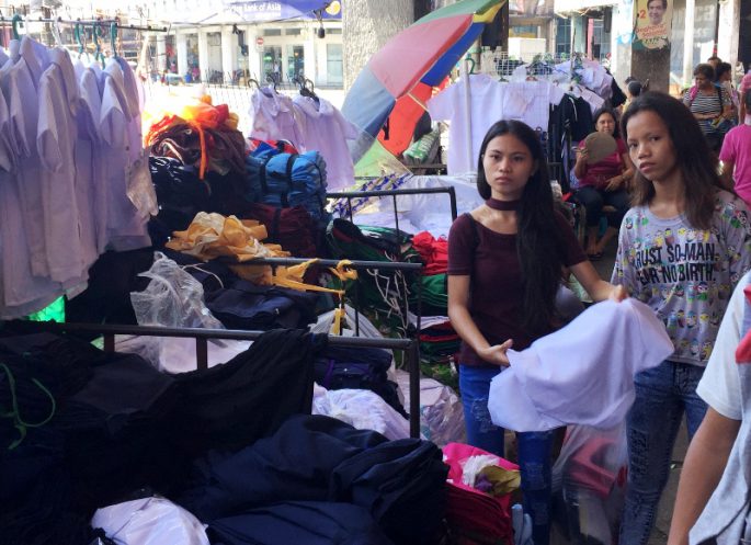 フィリピンの学生服