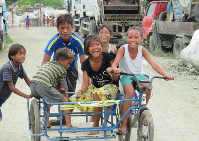 セブのゴミ山の子ども