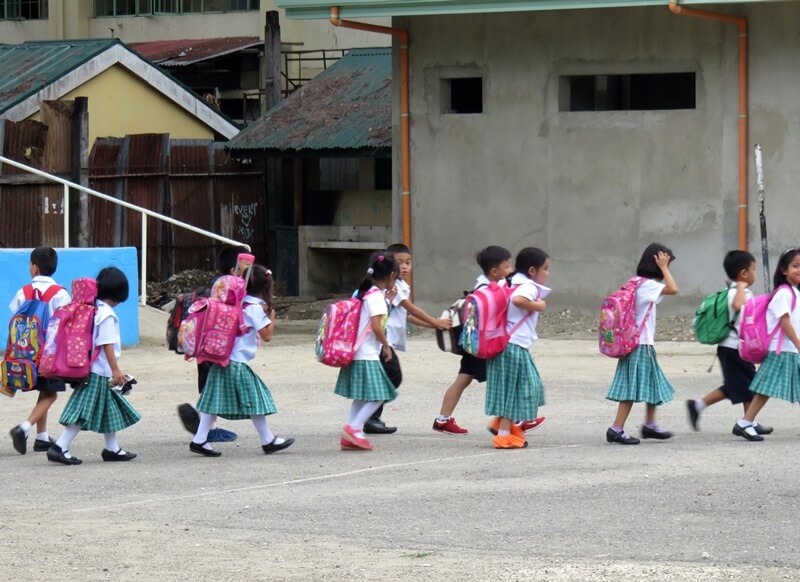 小学校の通学風景