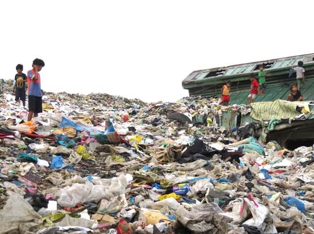 イナヤワンのゴミ山